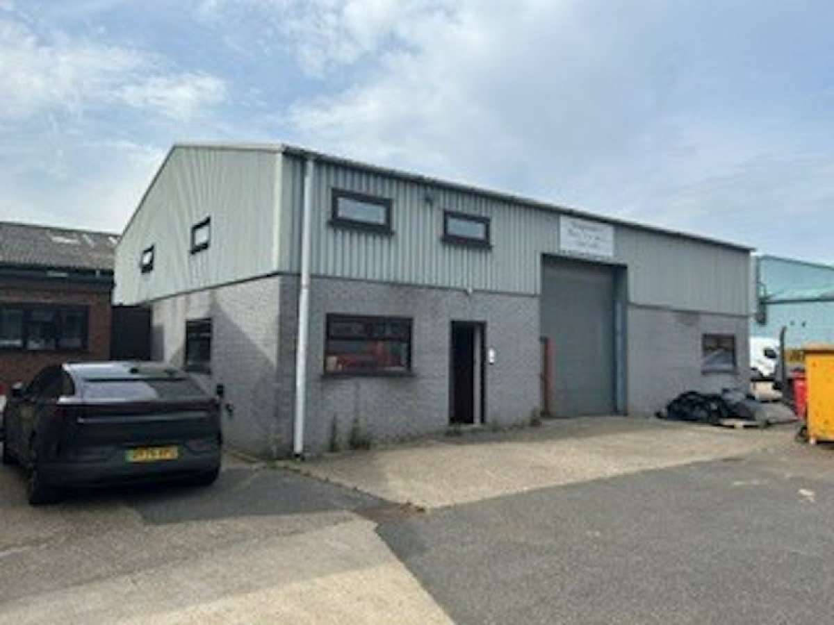 Industrial Unit in Camberley - photo 4