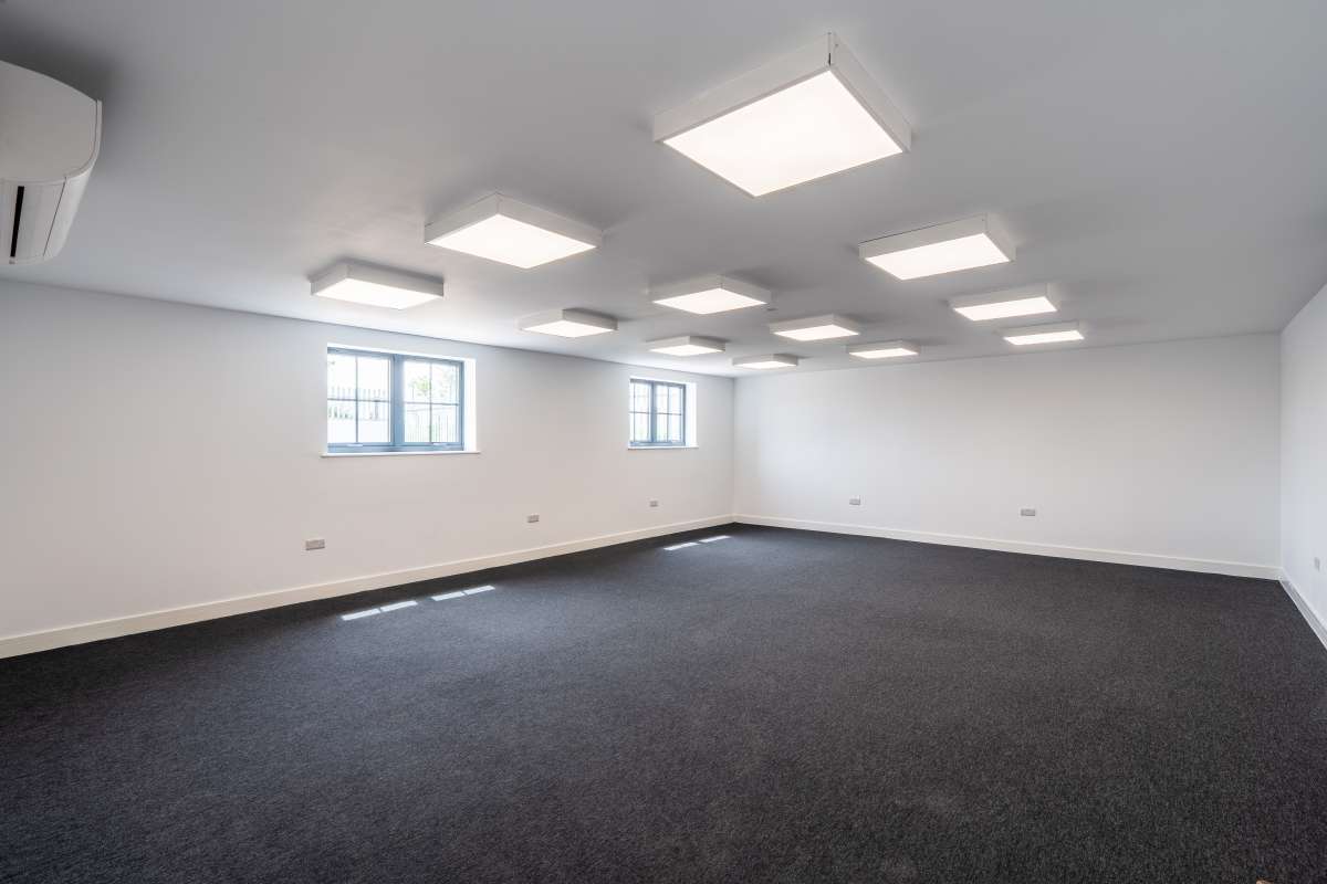 Industrial Unit in Eastleigh - photo 3