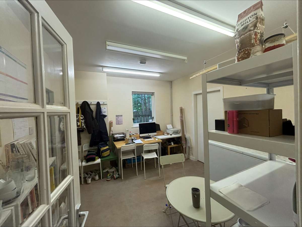 Industrial Unit in Birnam - photo 2