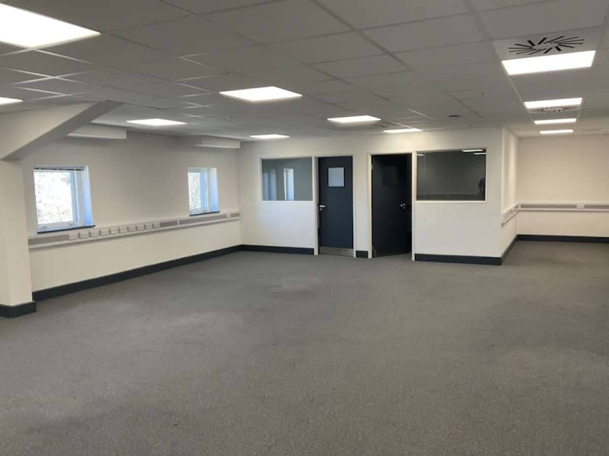 Industrial Unit in Leatherhead - photo 3