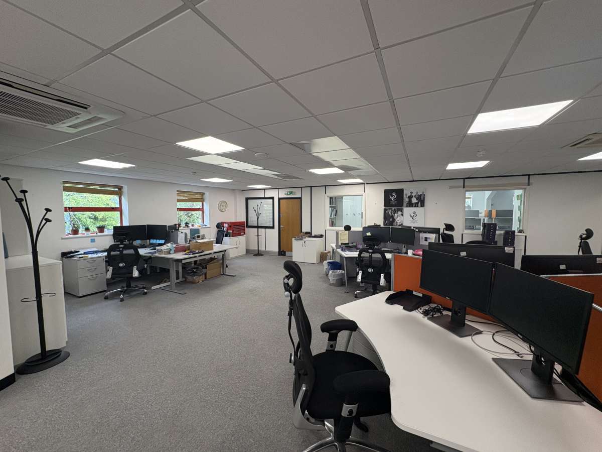 Industrial Unit in Petersfield - photo 2