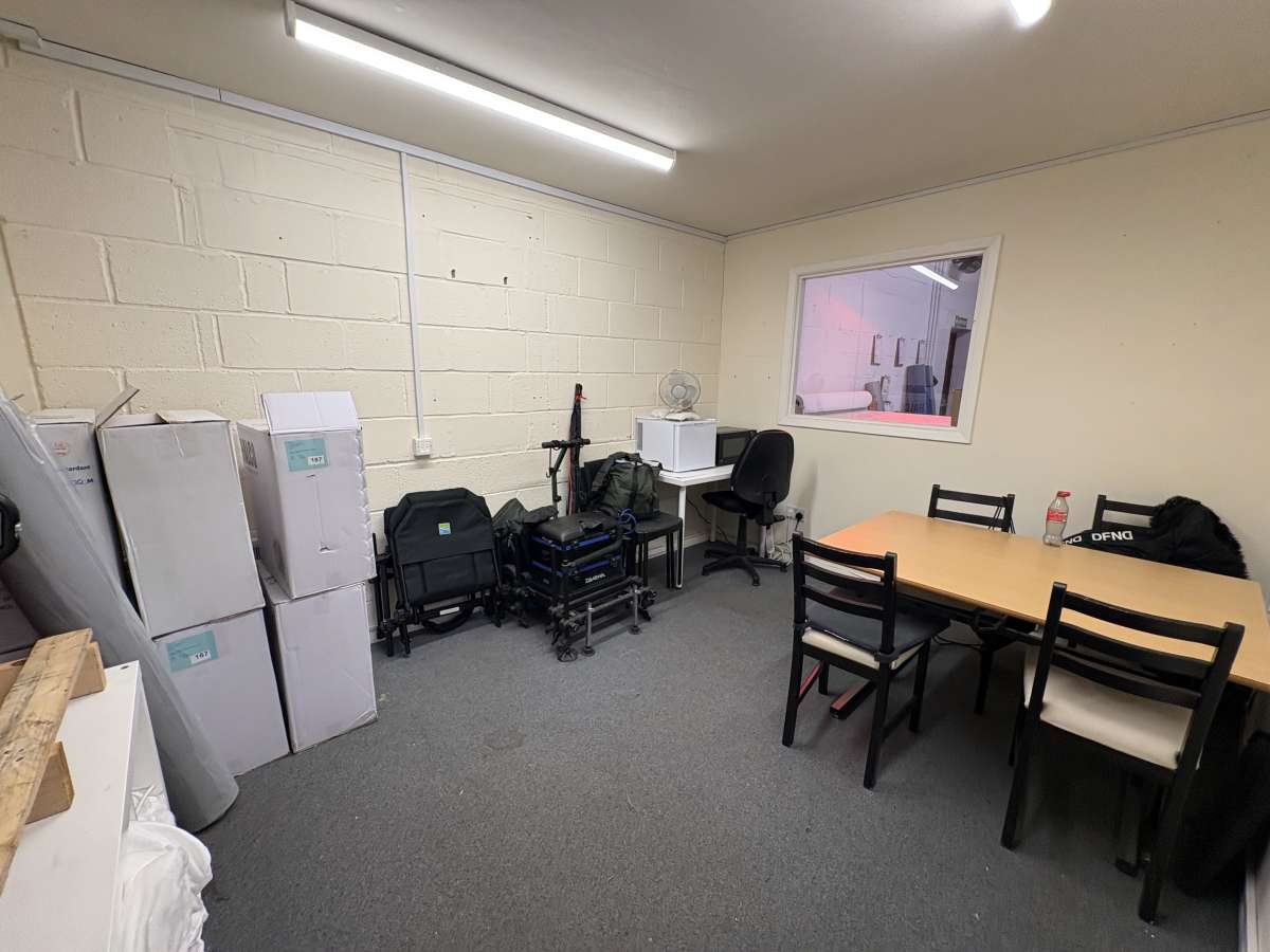 Industrial Unit in Quarry Hill Industrial Estate - photo 4