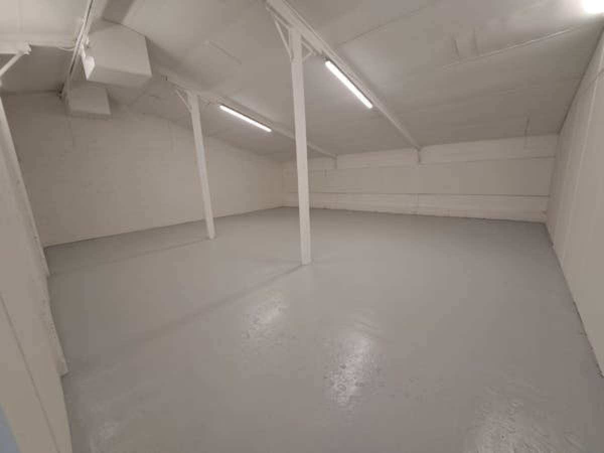 Industrial Unit in Aylesbury - photo 2