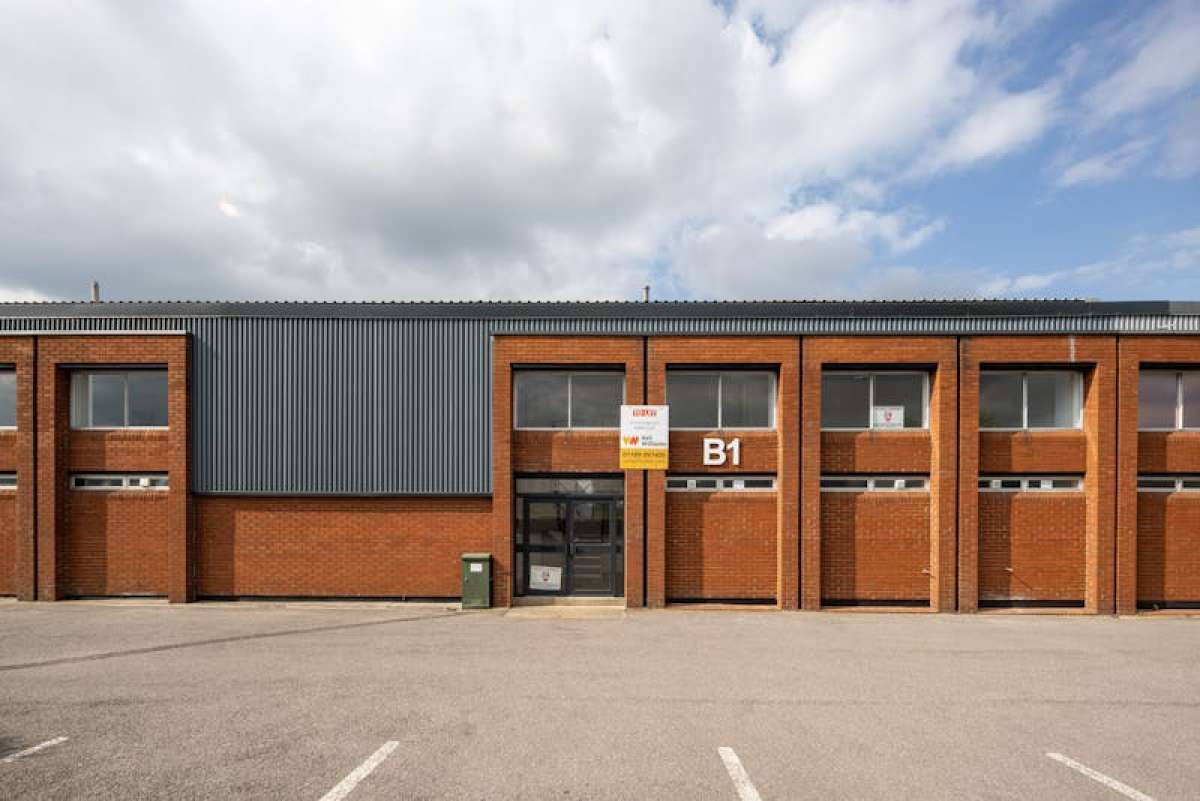 Industrial Unit in Newbury - photo 3