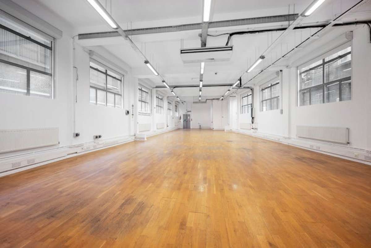 Industrial Unit in London - photo 2