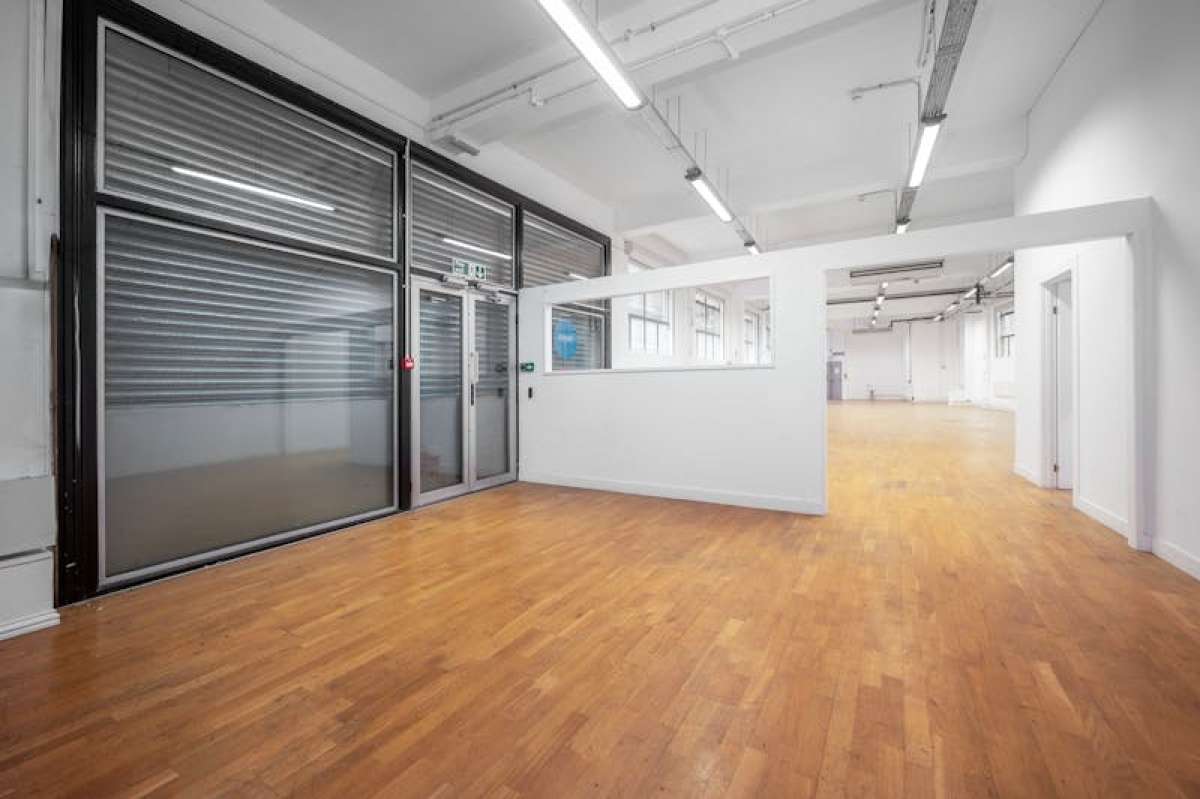 Industrial Unit in London - photo 4