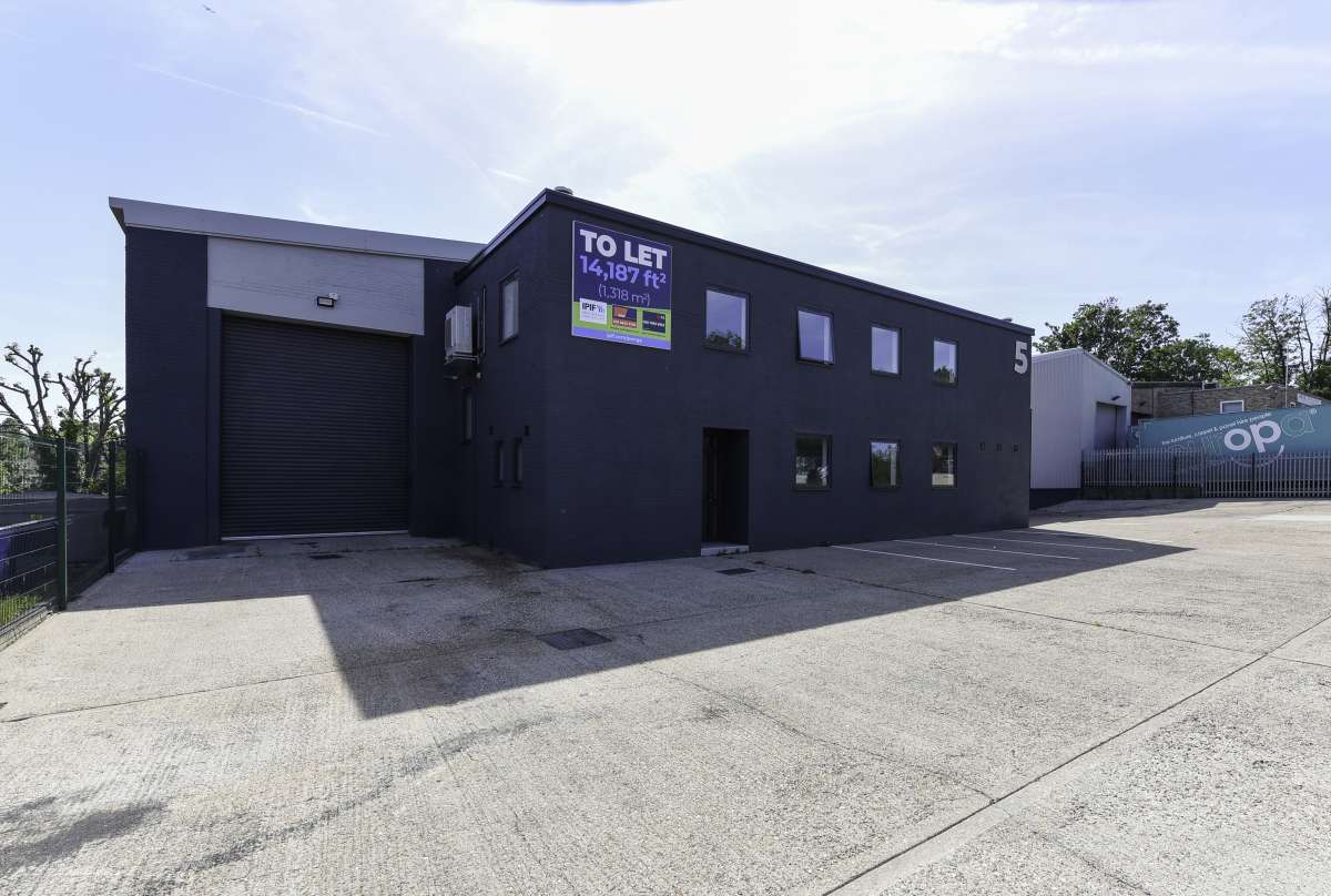 Industrial Unit in London - photo 2