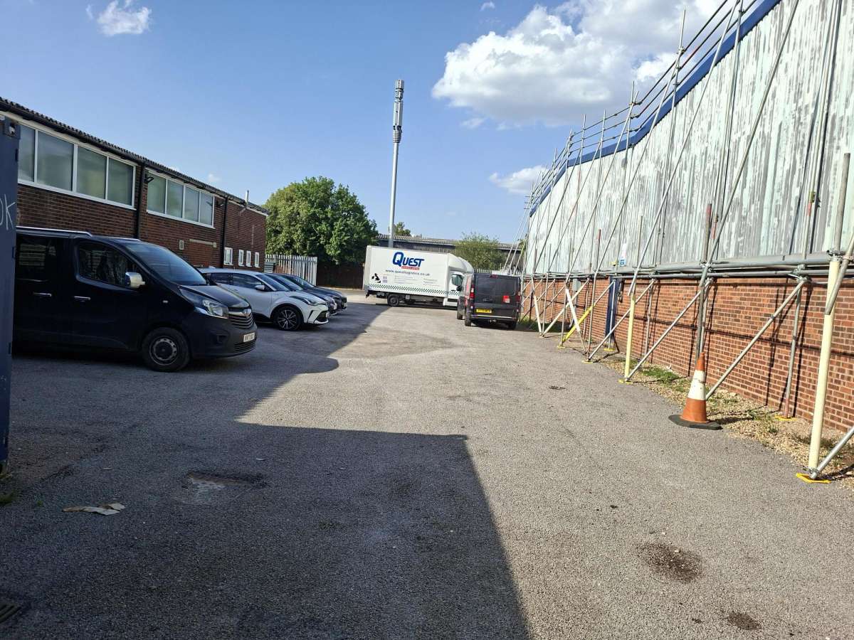 Industrial Unit in Bedford - photo 4