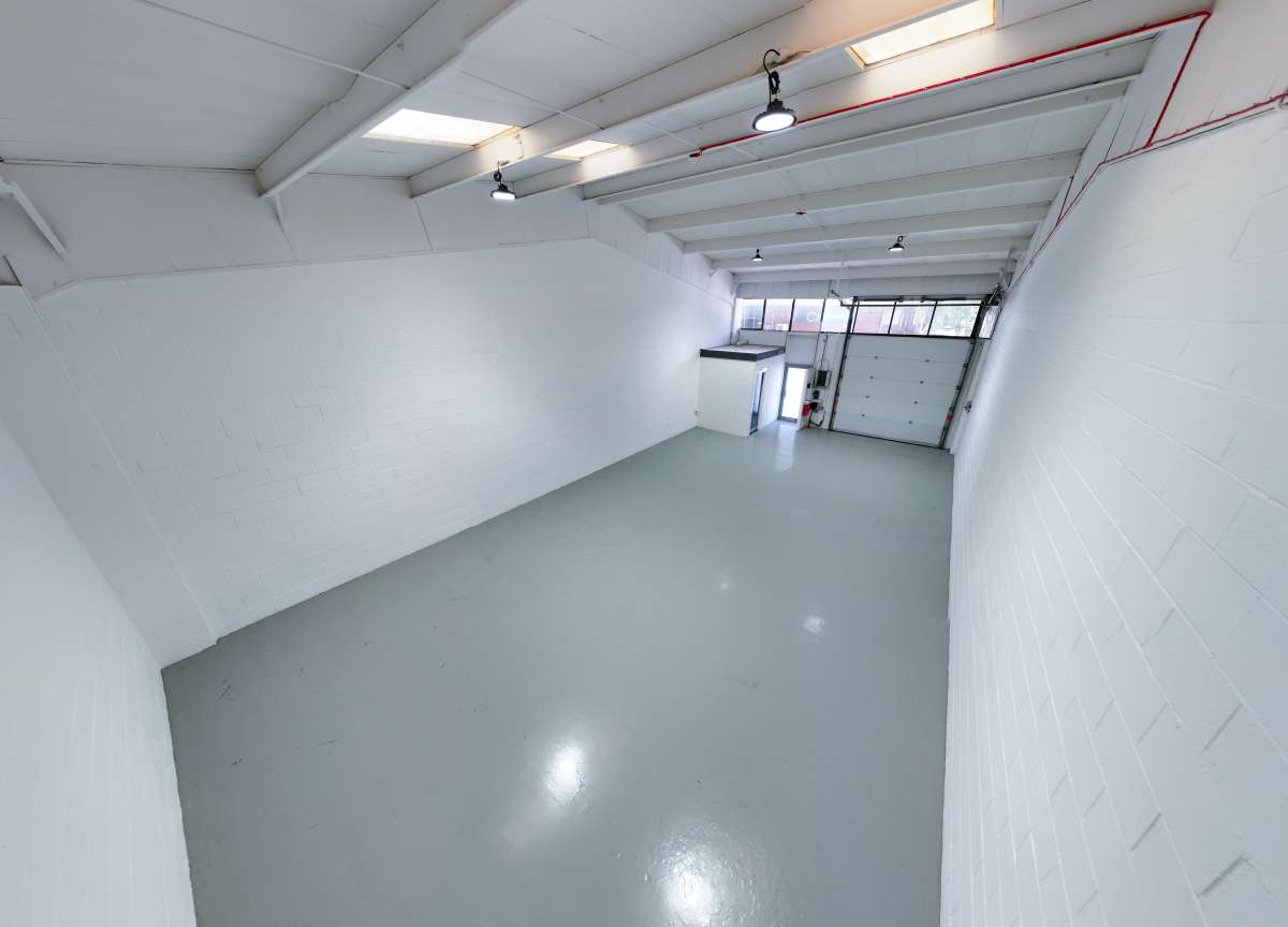 Industrial Unit in Croydon - photo 4