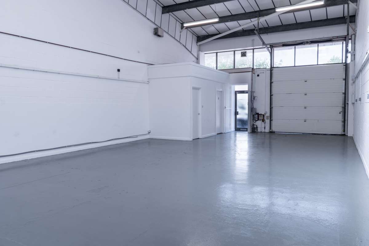 Industrial Unit in Croydon - photo 3