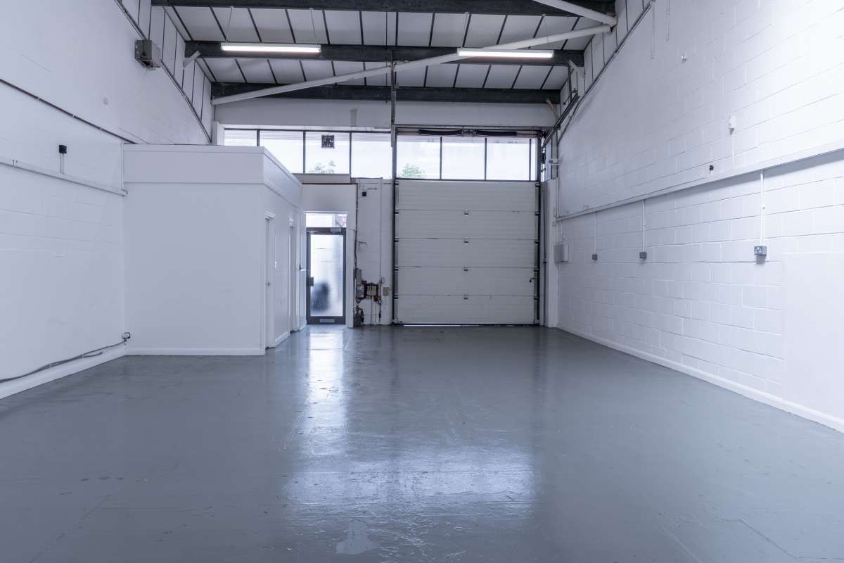 Industrial Unit in Croydon - photo 4