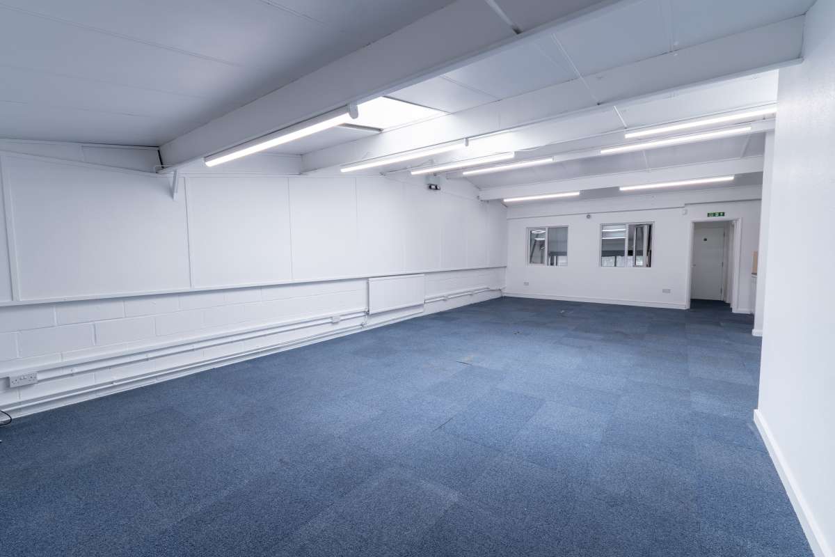 Industrial Unit in Croydon - photo 4