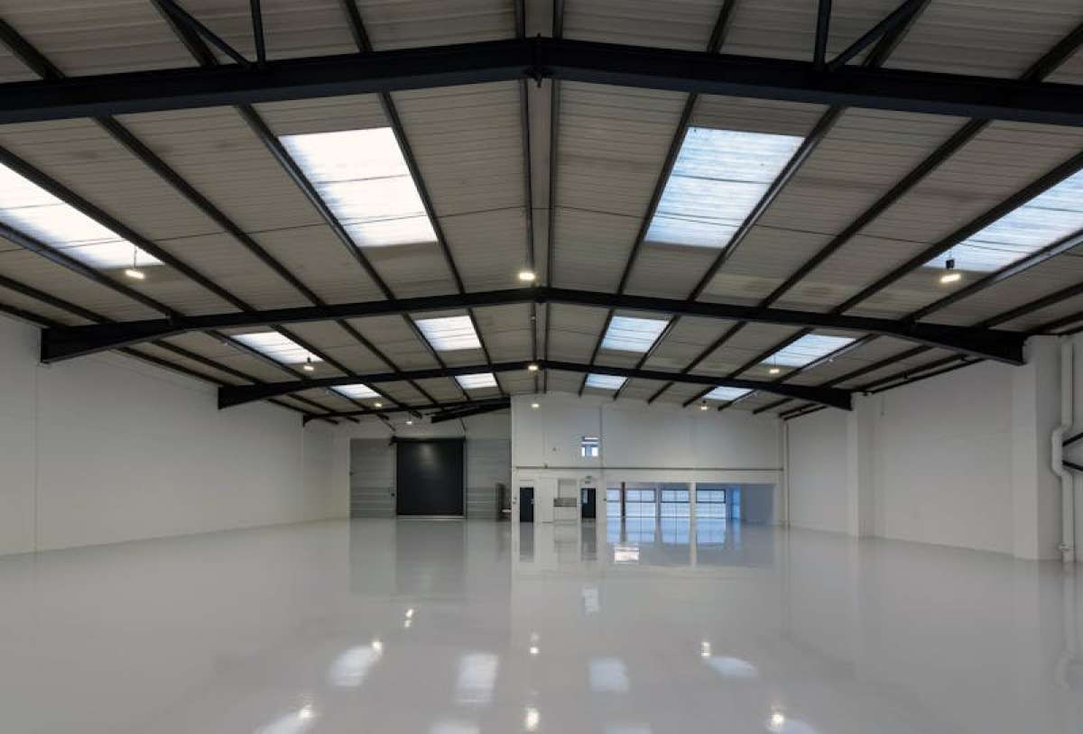Industrial Unit in Sunbury-on-Thames - photo 3