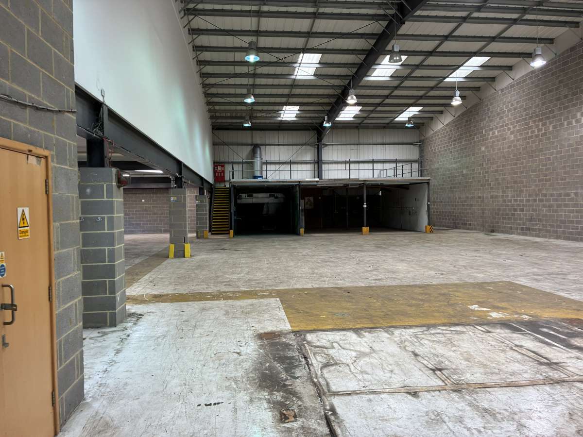Industrial Unit in Salfords - photo 3