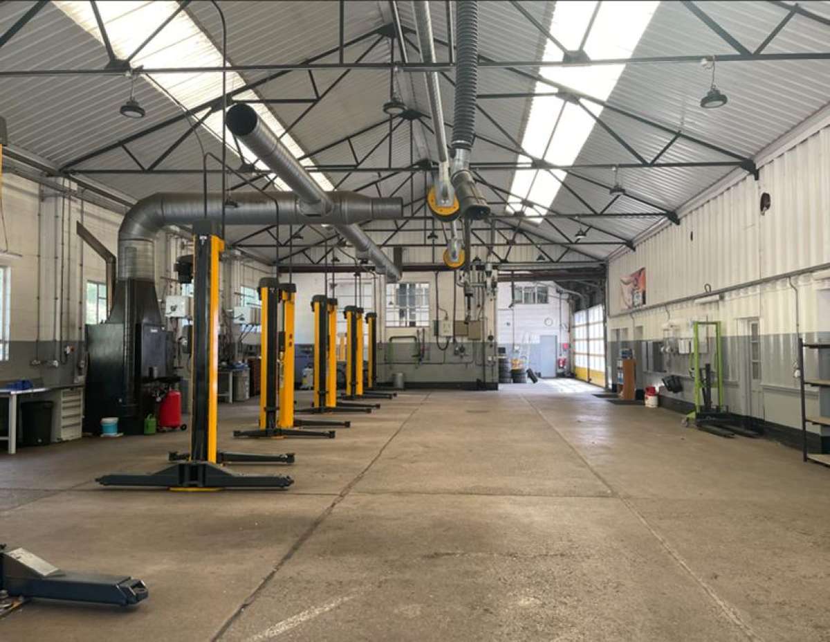 Industrial Unit in Westbury - photo 3
