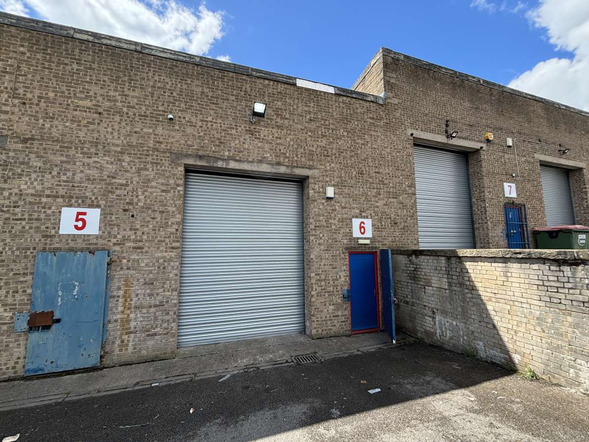 Industrial Unit in Brighouse - photo 2