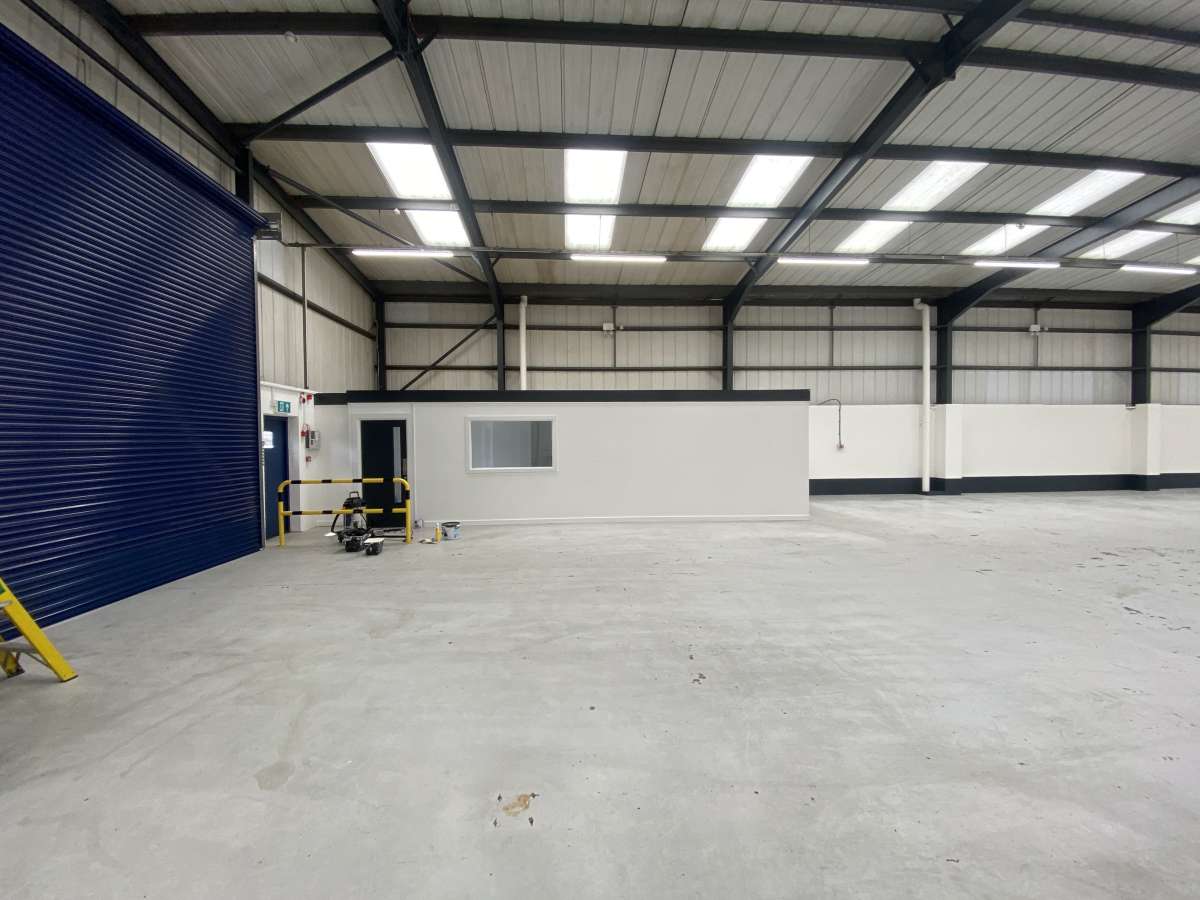 Industrial Unit in Wolverhampton - photo 3