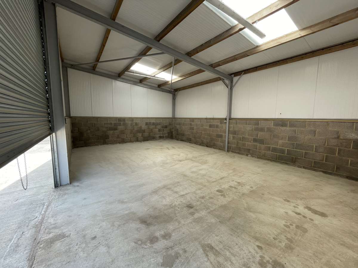 Industrial Unit in Curbridge - photo 2
