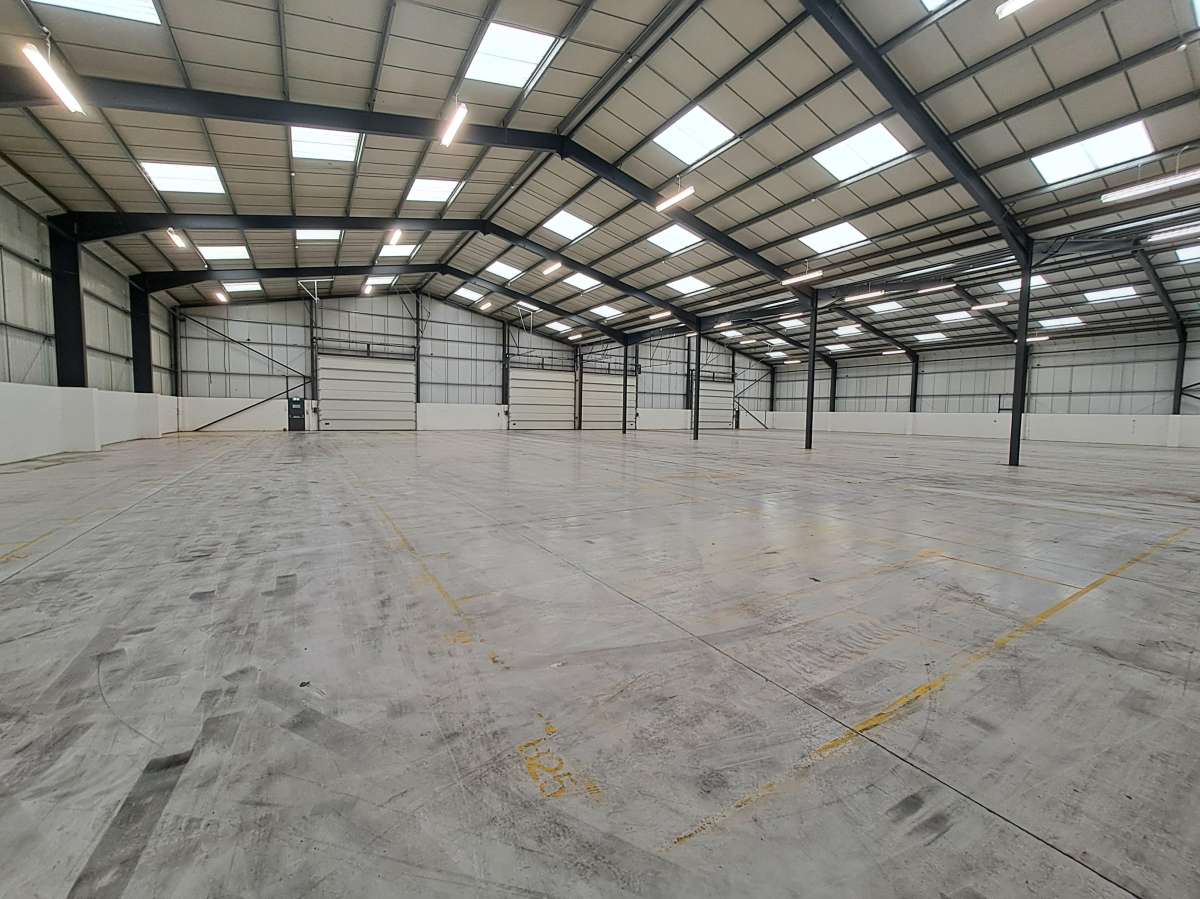 Industrial Unit in Luton - photo 2