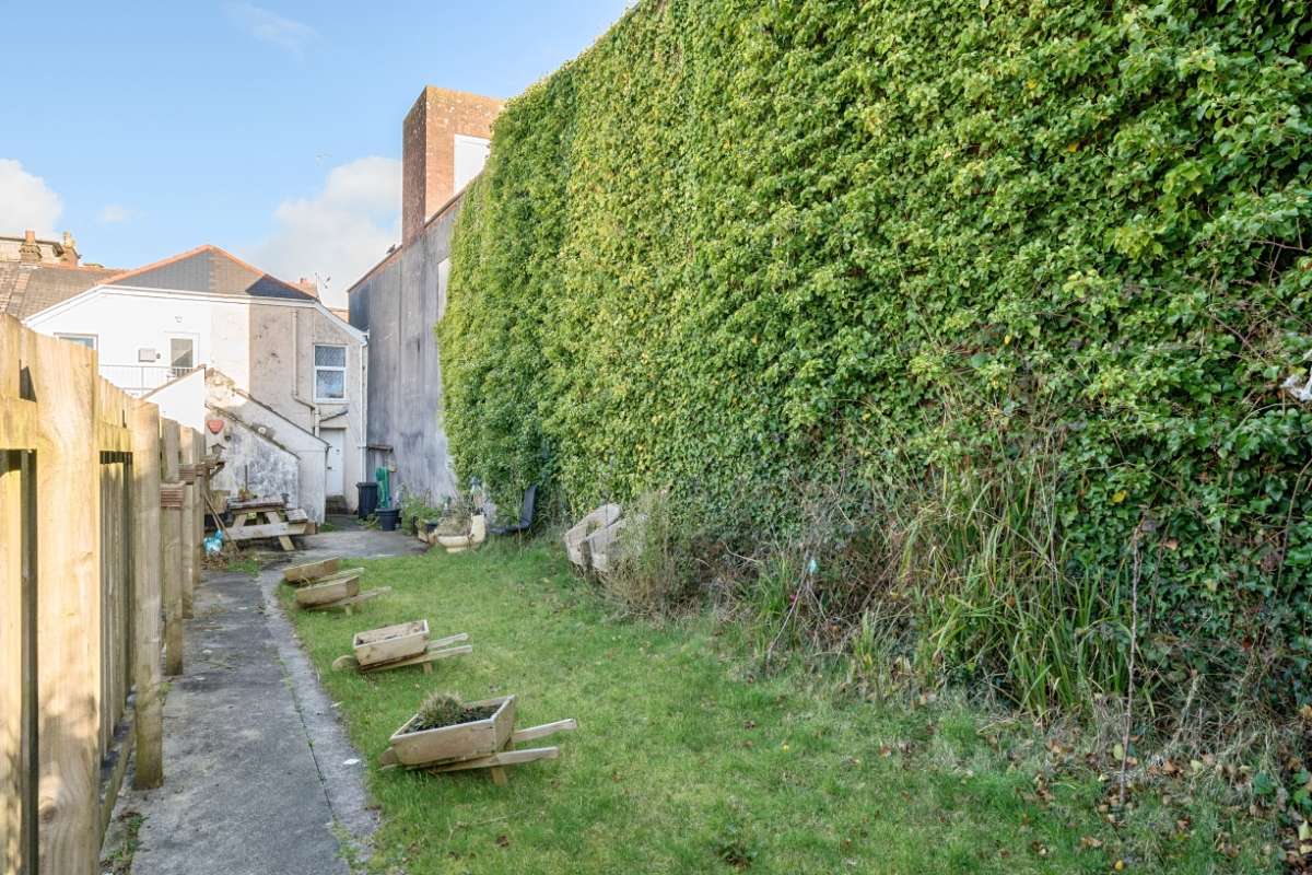Industrial Unit in Camborne - photo 4