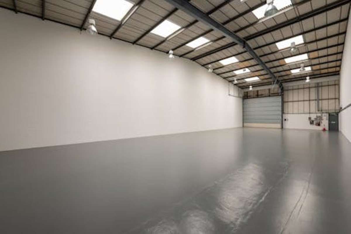 Industrial Unit in Basingstoke - photo 3