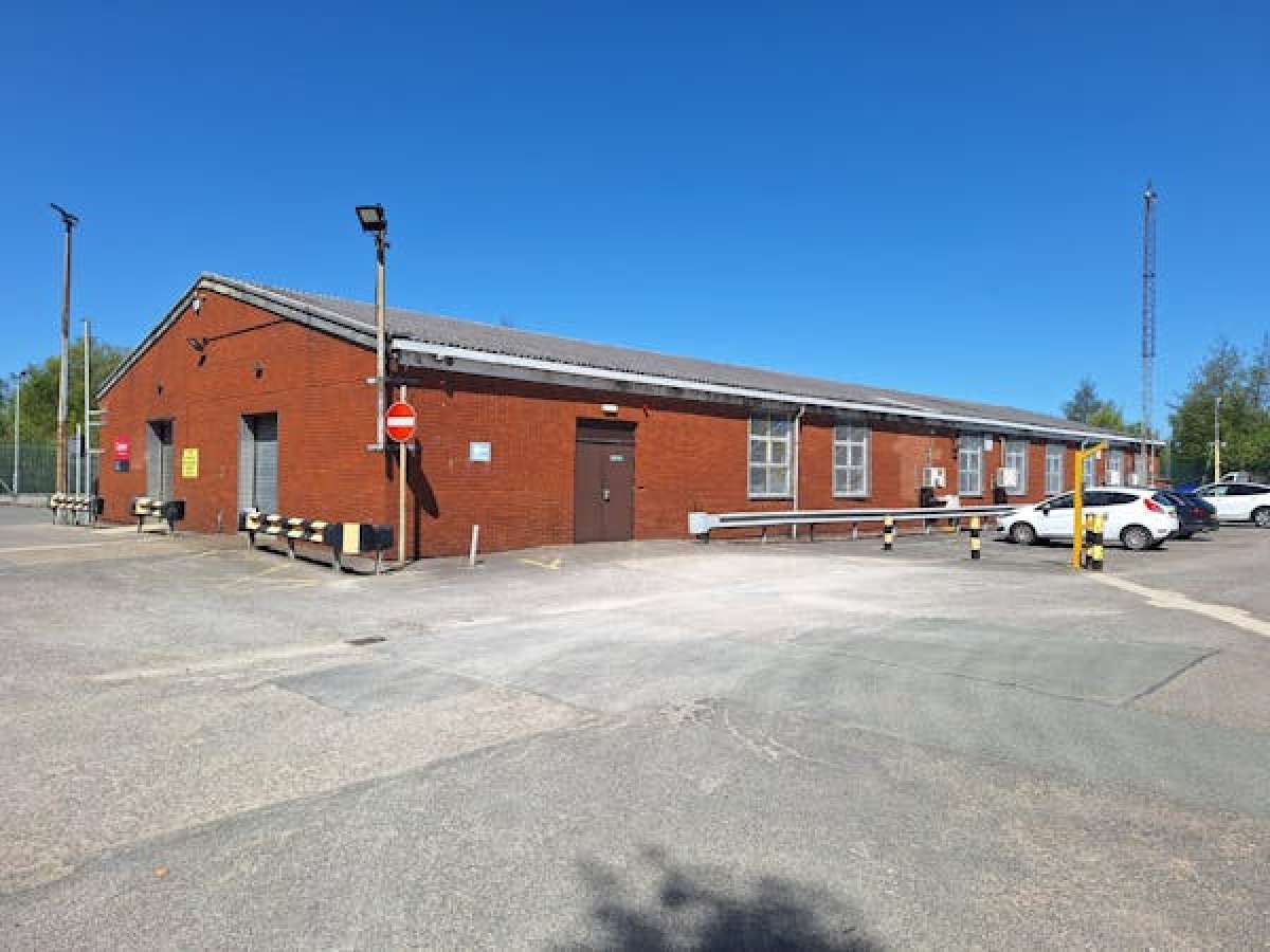 Industrial Unit in Liverpool - photo 2
