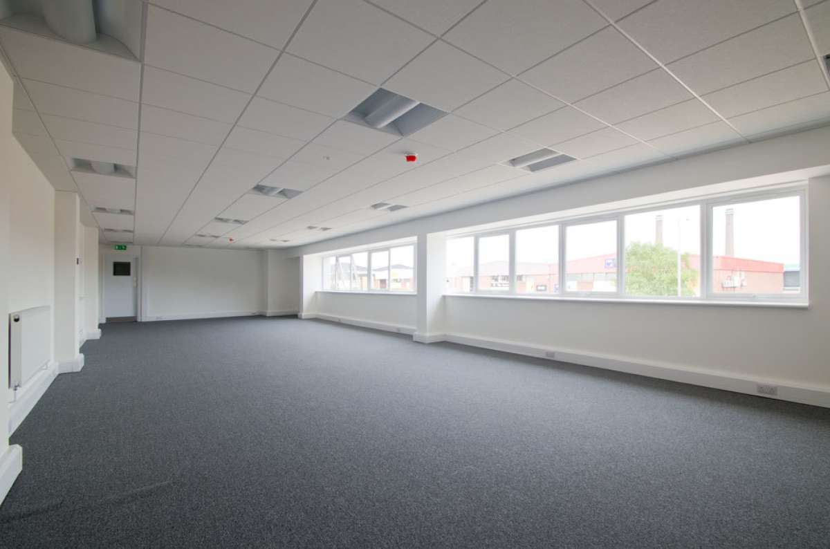 Industrial Unit in Croydon - photo 3