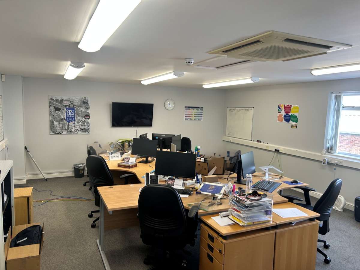 Industrial Unit in Leicester - photo 2