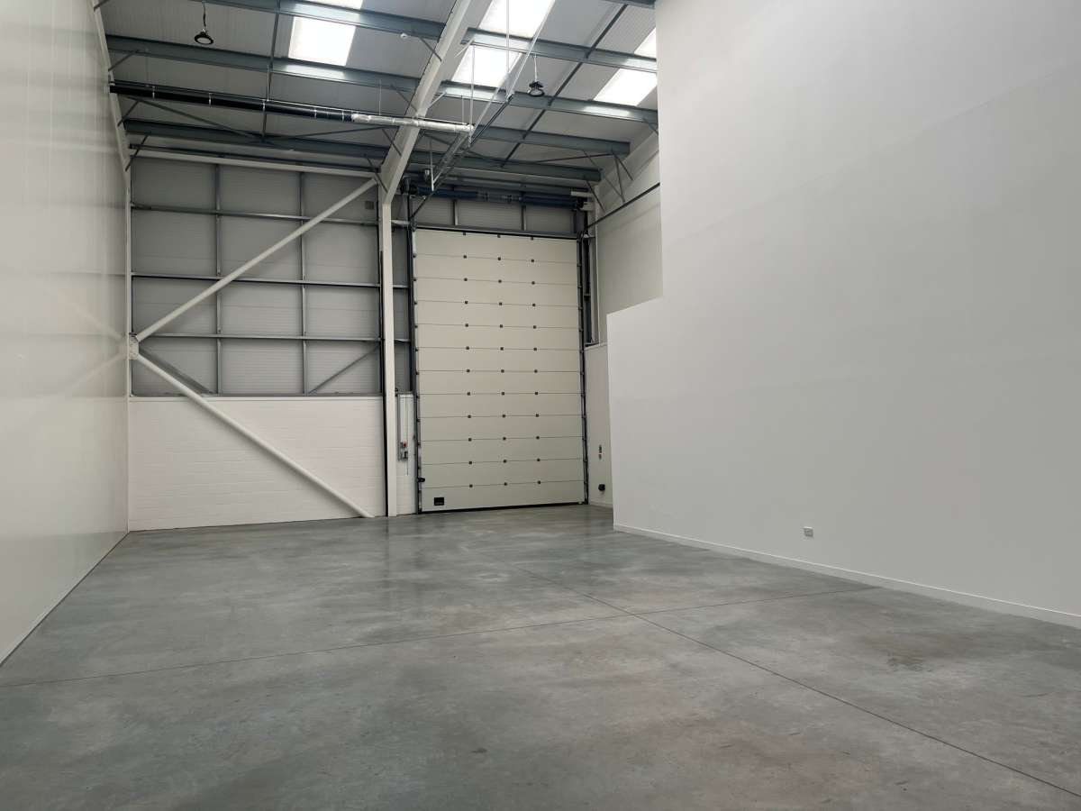 Industrial Unit in Southampton - photo 2