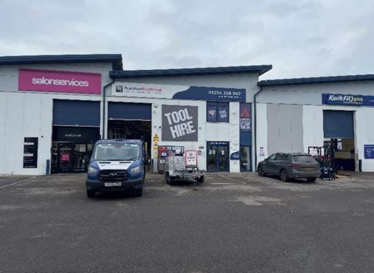 Industrial Unit in Basingstoke - photo 2