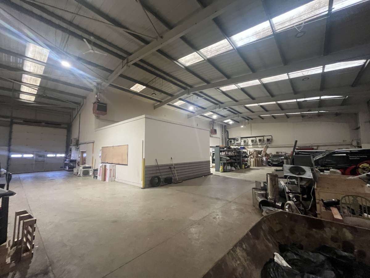 Industrial Unit in East Grinstead - photo 3