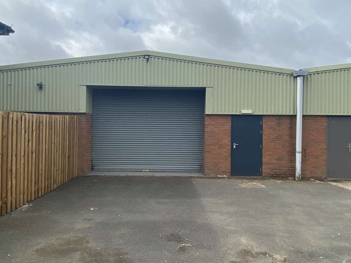 Industrial Unit in Wolverhampton - photo 3
