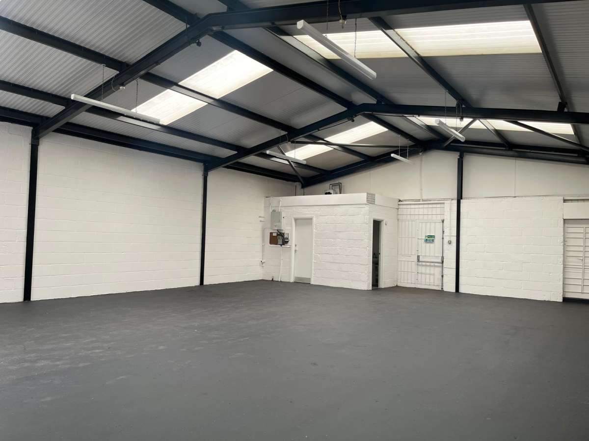 Industrial Unit in Stevenage - photo 2
