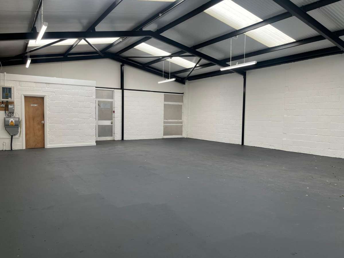 Industrial Unit in Stevenage - photo 3