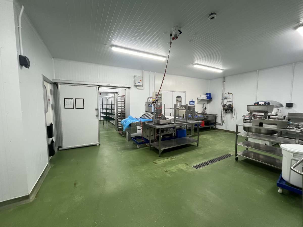 Industrial Unit in Dartmouth - photo 2