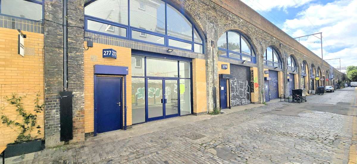 Industrial Unit in London - photo 2