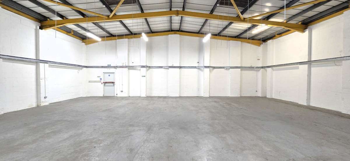 Industrial Unit in London - photo 2