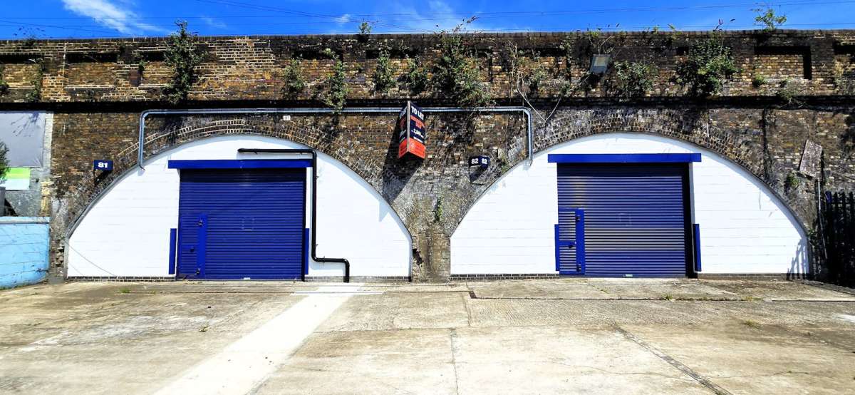 Industrial Unit in London - photo 3