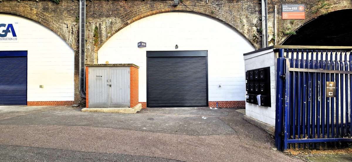 Industrial Unit in London - photo 3