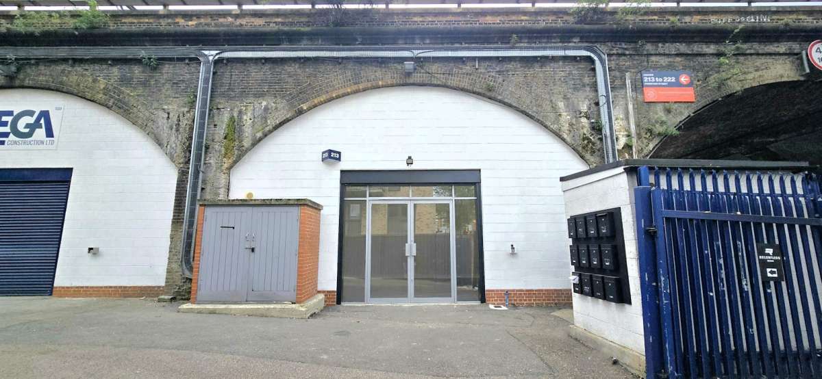 Industrial Unit in London - photo 4