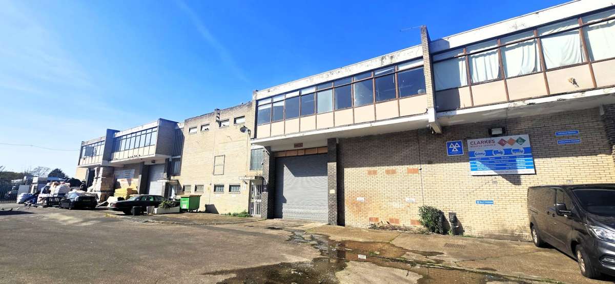 Industrial Unit in London - photo 3
