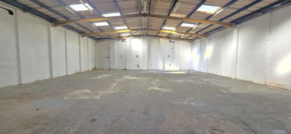 Industrial Unit in London - photo 2