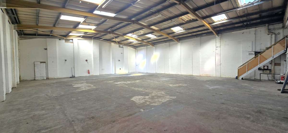 Industrial Unit in London - photo 3
