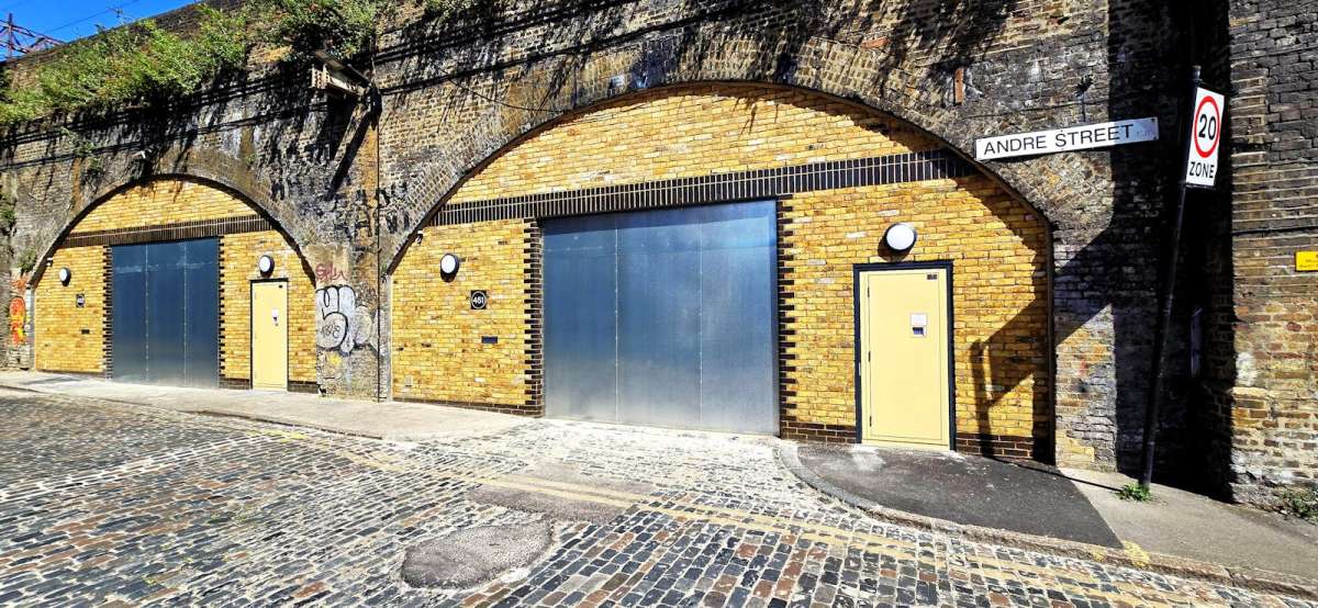 Industrial Unit in London - photo 3
