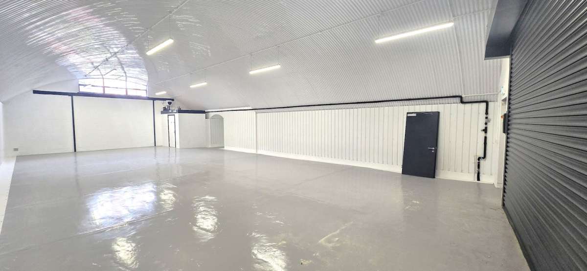 Industrial Unit in London - photo 3