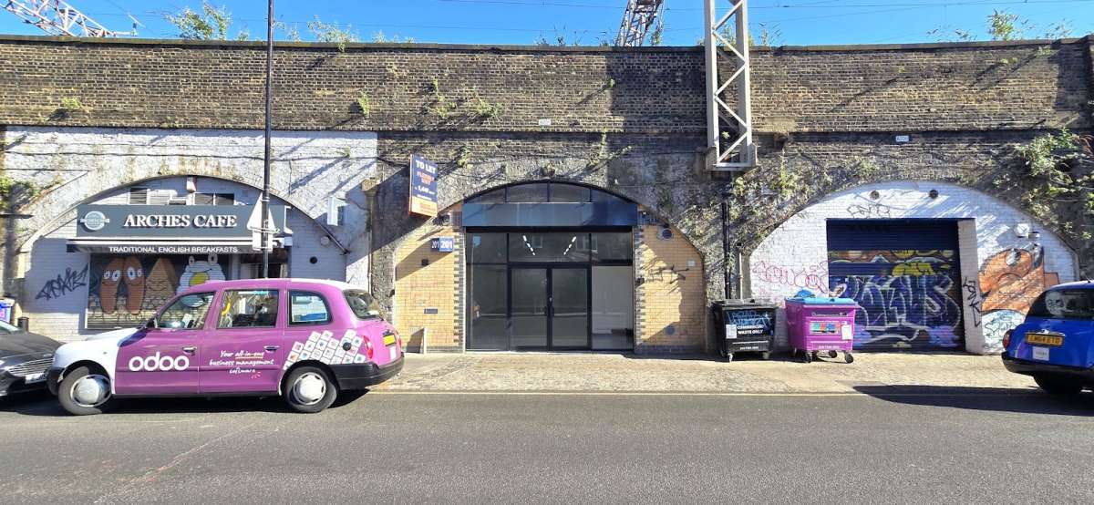 Industrial Unit in London - photo 2