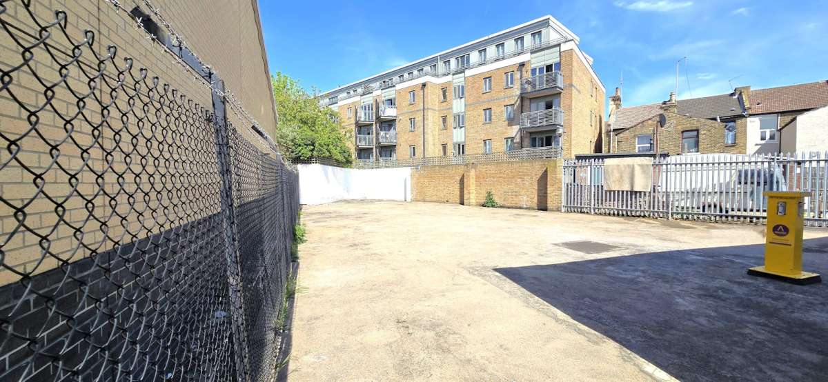 Industrial Unit in London