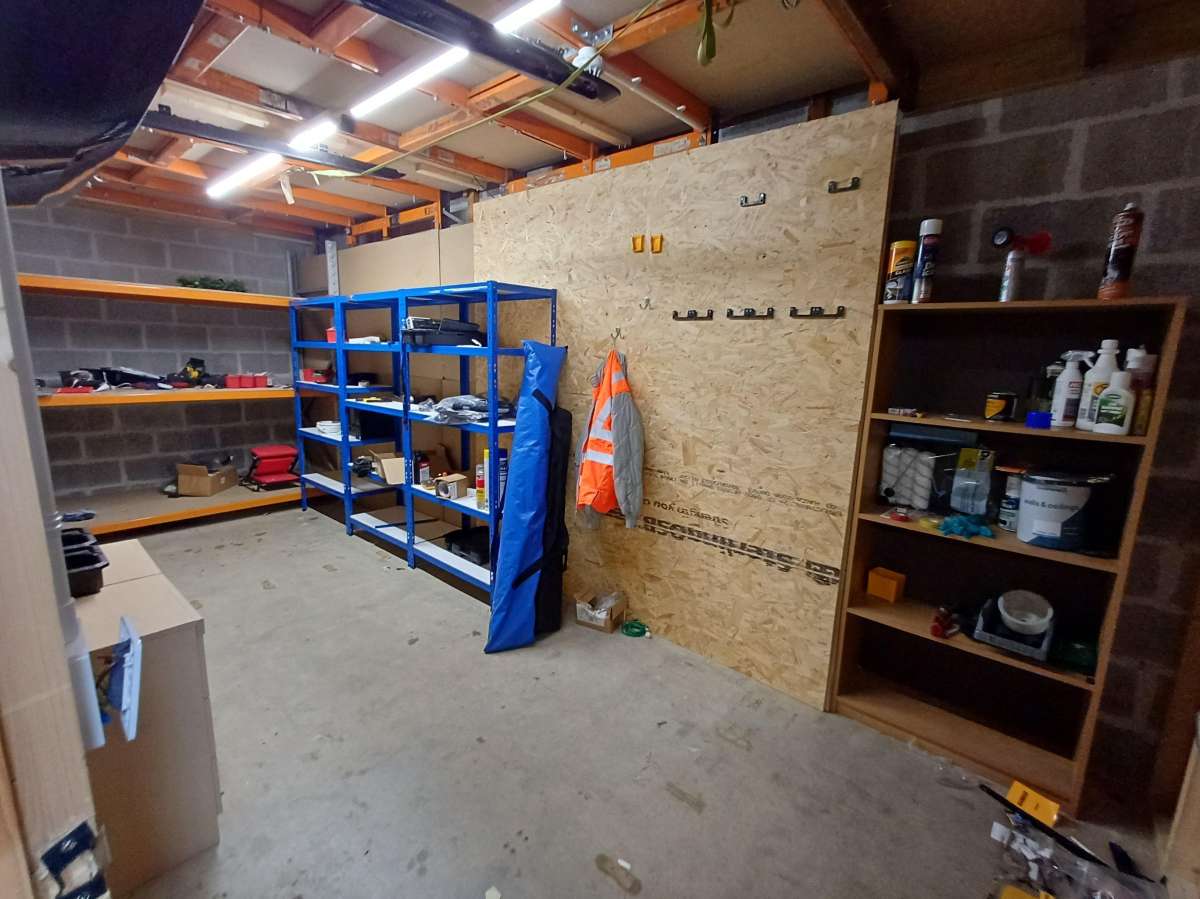 Industrial Unit in Holmbush Industrial Estate - photo 3
