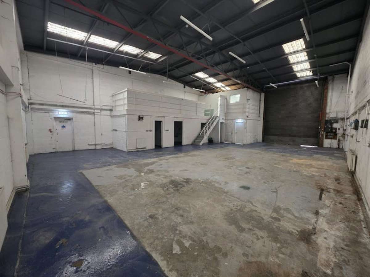 Industrial Unit in Hackney - photo 2