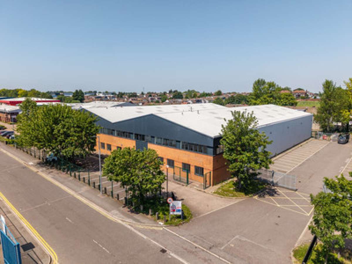 Industrial in Luton